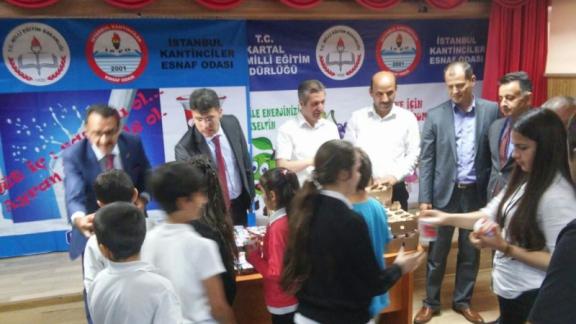 Öğretmen Selma Akay Ortaokulu - Dünya Süt Günü Kartal İlçe Milli Eğitim Müdürü, Şube Müdürü ve İstanbul Kantinciler Esnaf Odası Başkanının Katılımıyla Okulumuzda Kutlandı