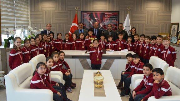 İstanbul İl Birincisi Olan Öğrencilerimizden Milli Eğitim Müdürümüze Ziyaret