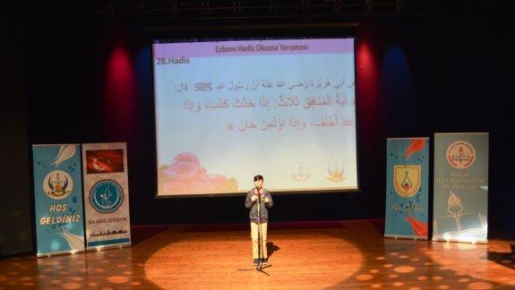 İmam Hatip Ortaokulları Arasında Ezbere Hadis Okuma Yarışması Yapıldı 