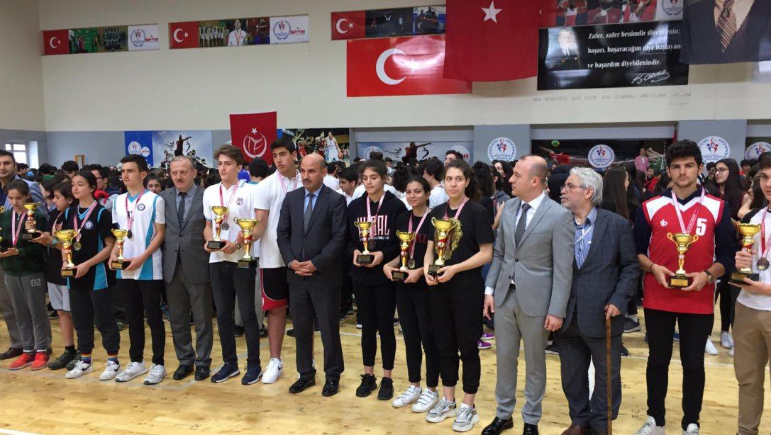 Hasan Ferruh Özgen Anadolu Lisesi-Kız Basketbol Takımımızın Başarısı