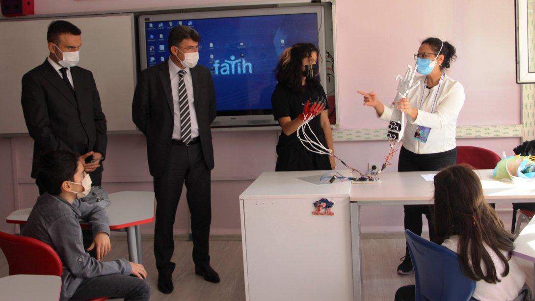 İlçe Millî Eğitim Müdürümüz Tübitak 4007 Kartal Robocode Bilim ve Robot Şenliği Ziyaret Etti