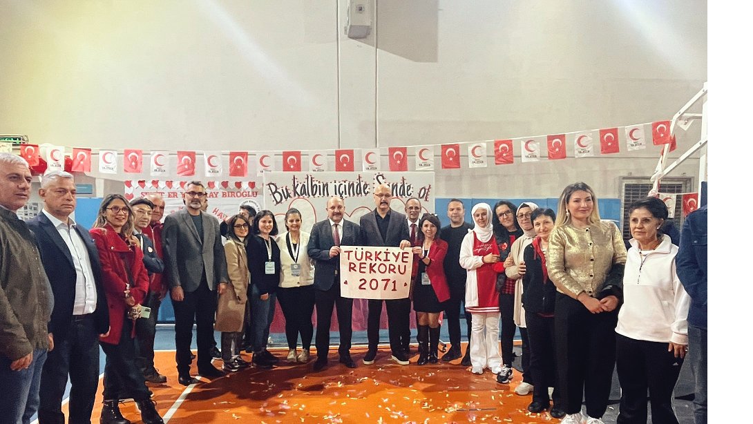 KIZILAY HAFTASI'NDA KAN BAĞIŞI KAMPANYASI YENİ TÜRKİYE REKORU İLE KUTLANDI.