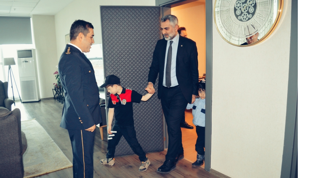 İLÇE EMNİYET MÜDÜRLÜĞÜNE TÜRK POLİS TEŞKİLATININ 180. KURULUŞ YILDÖNÜMÜ ZİYARETİ. 