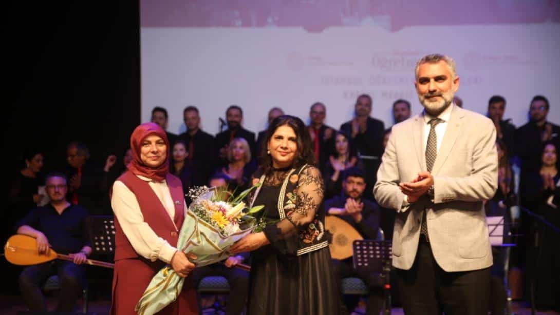 İstanbul Öğretmen Akademileri Öğretmenler Halk Müziği Korosu