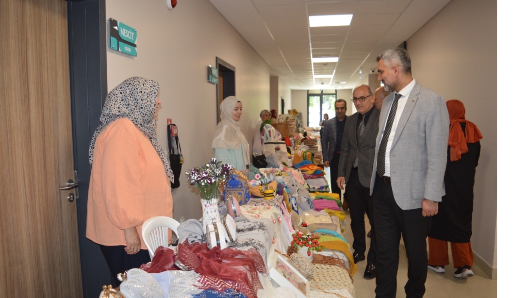 MÜDÜRÜMÜZ KARTAL HALK EĞİTİMİ MERKEZİ HAYAT BOYU ÖĞRENME HAFTASI VE YIL SONU SERGİSİ'Nİ ZİYARET ETTİ.