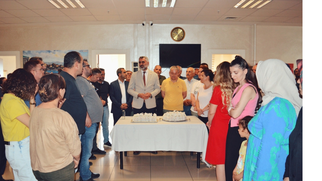 İLÇE MİLLÎ EĞİTİM MÜDÜRÜMÜZ İLÇE PERSONELİMİZLE  BAYRAMLAŞTI.