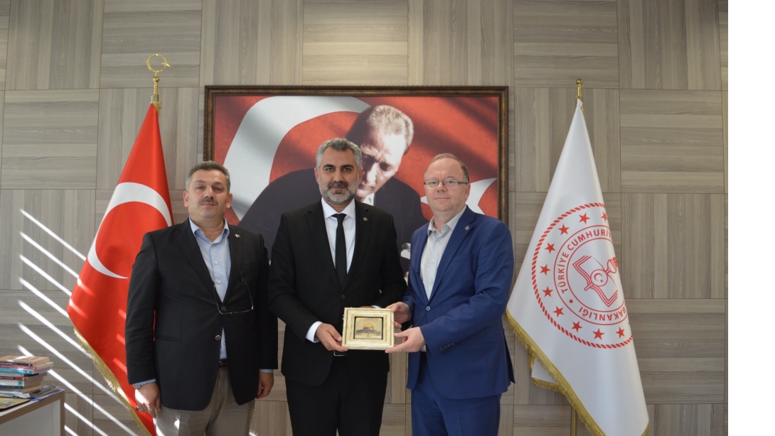 DENİZ FENERİ DERNEĞİ İSTANBUL ŞUBE BAŞKANI İSMAİL SELİM VE YÖNETİM KURULU ÜYESİ EROL ERMİŞ MÜDÜRÜMÜZÜ ZİYARET ETTİLER.